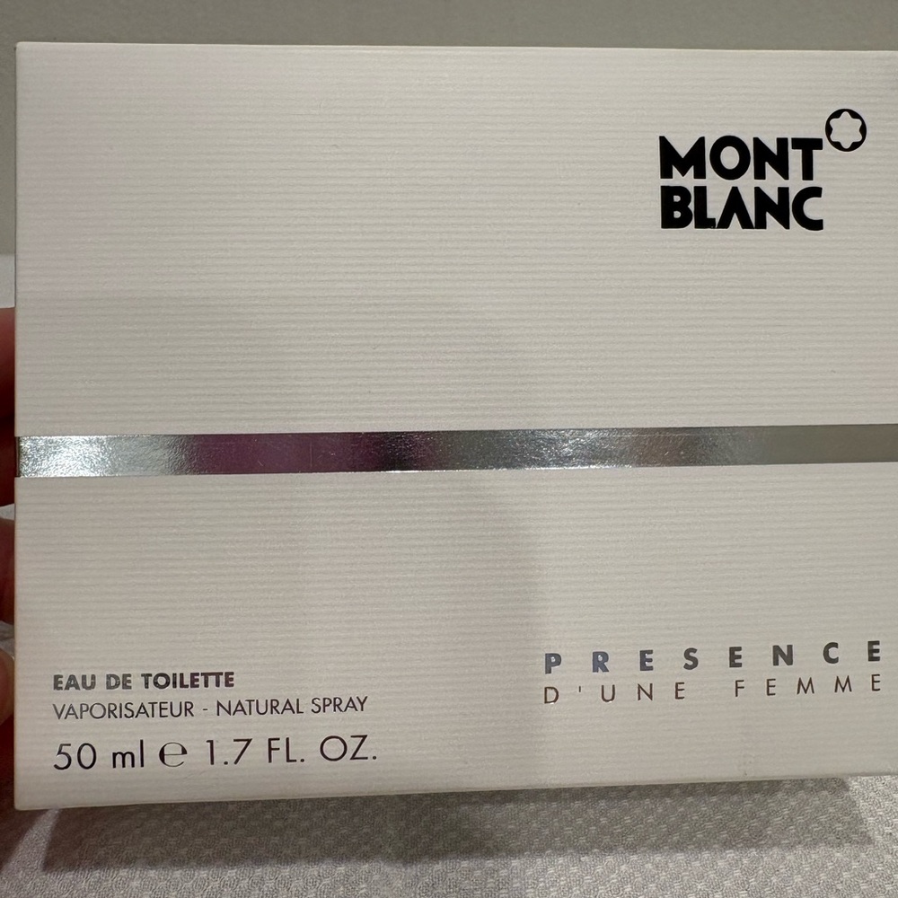 Mont Blanc Presence D'une Femme Eau de Toilette - White and Silver